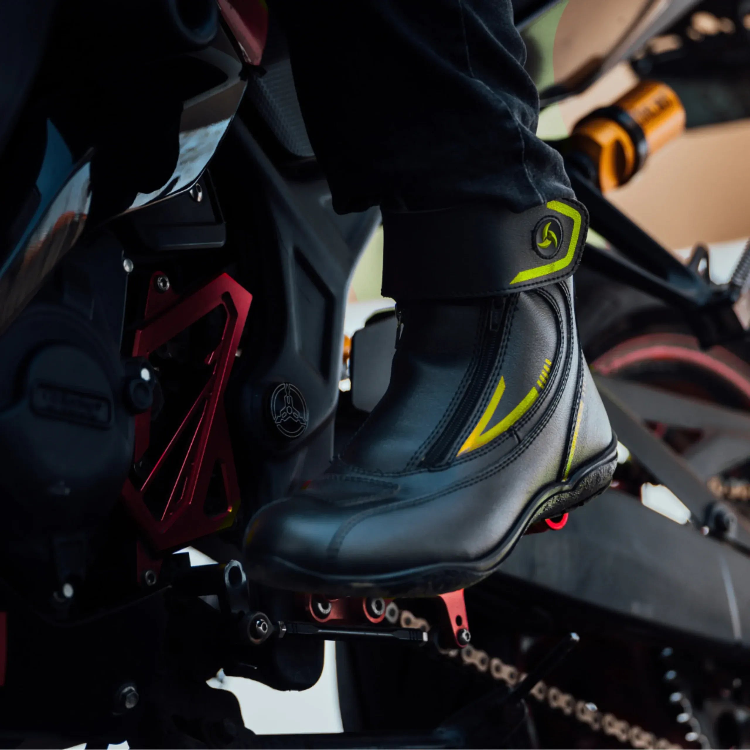 Raida Tourer Motorcycle Boots - Black Neon